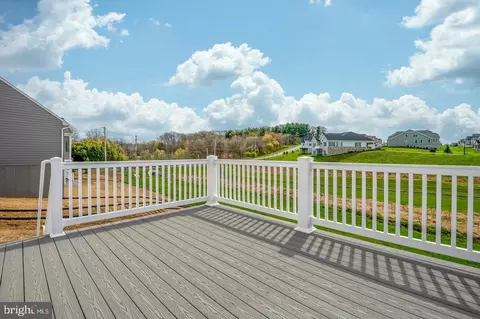 Exterior - 994 Valley Crossing Dr, Lititz, PA 17543 photo 8 of 10