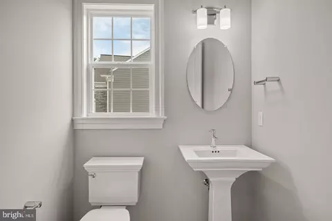 Bath - 994 Valley Crossing Dr, Lititz, PA 17543 photo 1 of 7