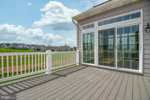 Exterior - 994 Valley Crossing Dr, Lititz, PA 17543 photo 9 of 10