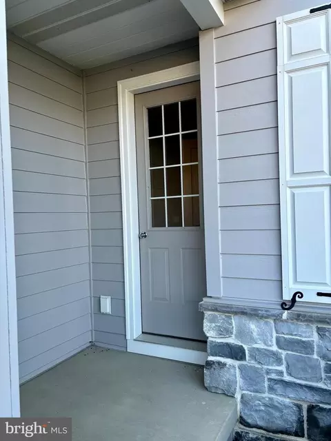 Exterior - 994 Valley Crossing Dr, Lititz, PA 17543 photo 5 of 10