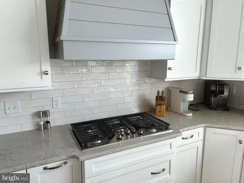Kitchen - 994 Valley Crossing Dr, Lititz, PA 17543 photo 3 of 5