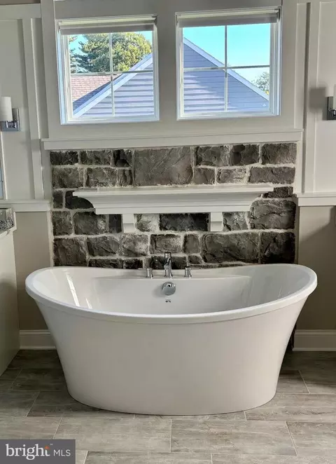 Bath - 994 Valley Crossing Dr, Lititz, PA 17543 photo 3 of 7