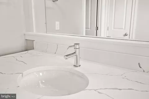 Bath - 994 Valley Crossing Dr, Lititz, PA 17543 photo 5 of 7