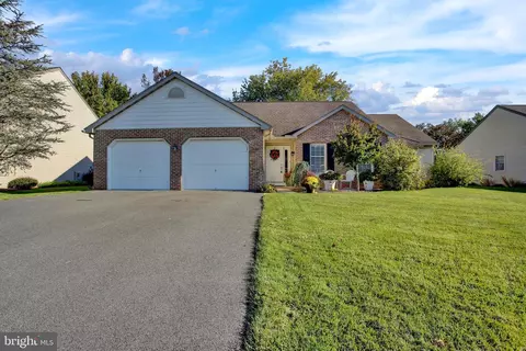 131 Larch Ln, Denver, PA 17517