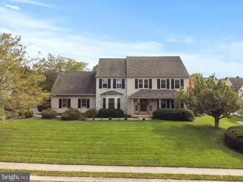 18 Crimson Ln, Lititz, PA 17543