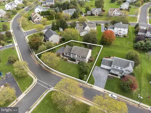 18 Crimson Ln, Lititz, PA 17543 photo 5