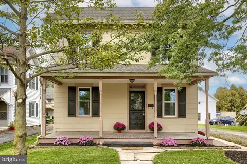 173 E Main St, Leola, PA 17540