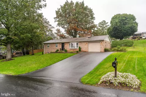 343 Southview Dr, Ephrata, PA 17522