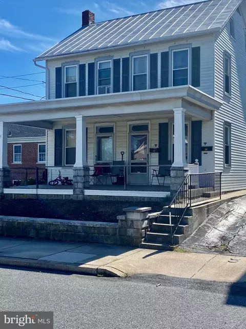 103 N 11th St, Akron, PA 17501