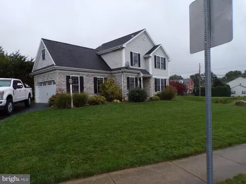 25 N Whisper Ln, New Holland, PA 17557
