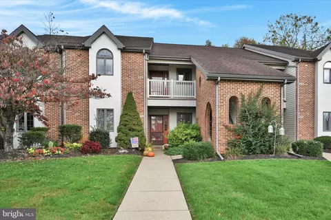 251 Black Oak Dr, Lancaster, PA 17602