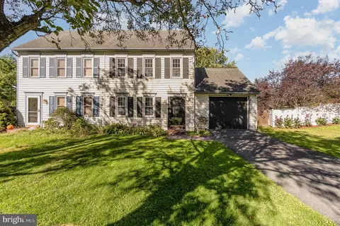 1629 Colchester Dr, Lancaster, PA 17603