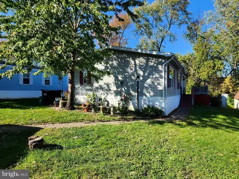110 Fieldbridge Ct, Lancaster, PA 17603