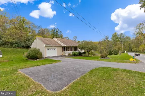 1240 Dridge Hill Rd, Lititz, PA 17543 photo 2