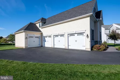 9 Alexa Dr, Lititz, PA 17543 photo 4