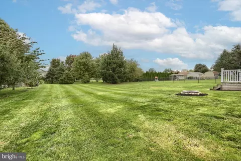 17 Silverleaf Dr, Mount Joy, PA 17552 photo 4