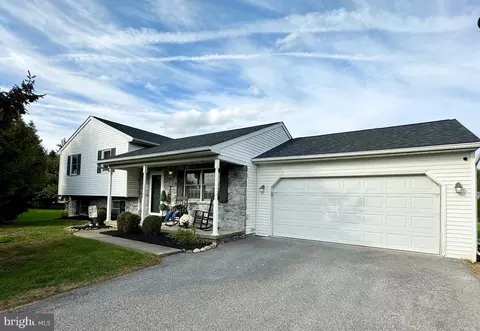 17 Silverleaf Dr, Mount Joy, PA 17552