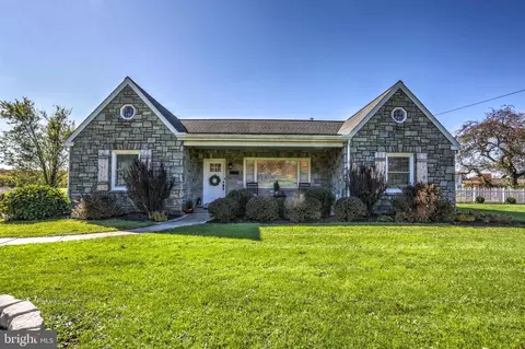 844 W Swartzville Rd, Reinholds, PA 17569