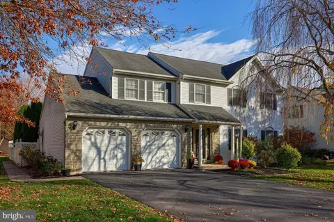 47 Cypress Dr, Leola, PA 17540