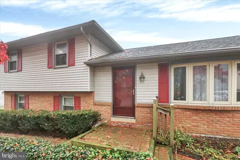 3270 Horizon Dr, Lancaster, PA 17601