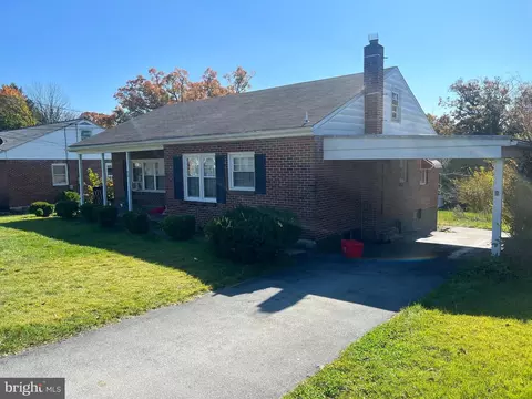 914 New St, Akron, PA 17501