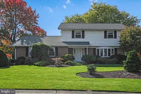 1817 Amity Dr, Lancaster, PA 17601