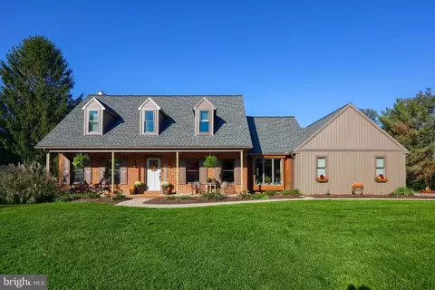 65 Vanderbilt Dr, Brownstown, PA 17508
