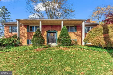 53 Country Side Ln, Leola, PA 17540