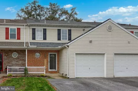 230 Parklawn Ct, Lancaster, PA 17601
