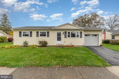 219 N Laurel St, Manheim, PA 17545