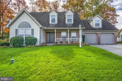 181 Fairway Dr, Denver, PA 17517