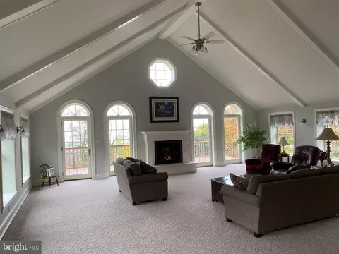 1102 Hillcrest Rd, Akron, PA 17501