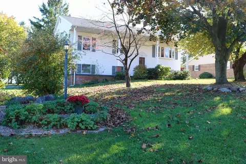 213 Audrey Dr, Lititz, PA 17543