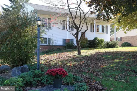 213 Audrey Dr, Lititz, PA 17543 photo 2