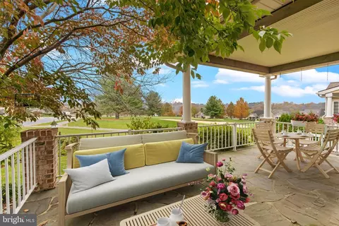 900 Rivergate Ct, Millersville, PA 17551
