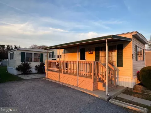 87 Willow Dr, Ephrata, PA 17522