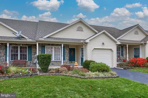427 Thrush Dr, Manheim, PA 17545