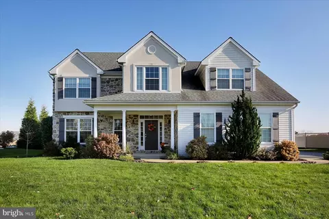 208 Greenhedge Dr, Lancaster, PA 17603