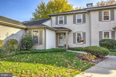 37 Ashlea Vlg, New Holland, PA 17557