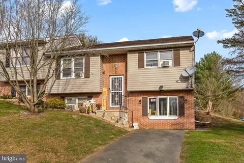 39 Pickford Dr, Lancaster, PA 17603