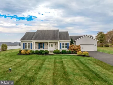 6062 Fisher Dr, Narvon, PA 17555