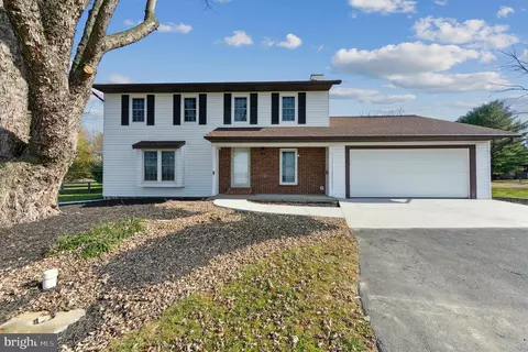 30 Long Ln, Kirkwood, PA 17536
