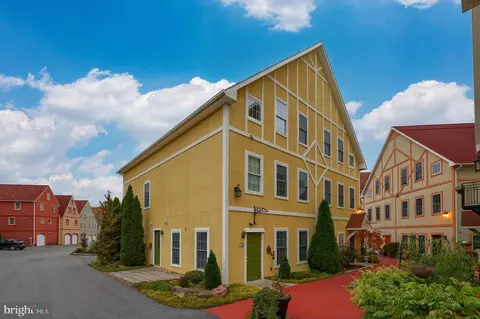 16 S Village Cir, Reinholds, PA 17569