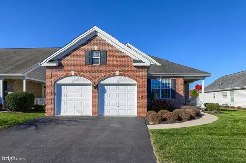 652 Alcott Dr, Mount Joy, PA 17552