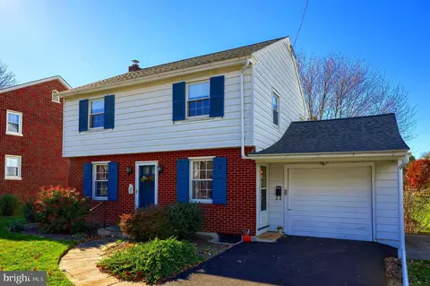 448 S Walnut St, Lititz, PA 17543