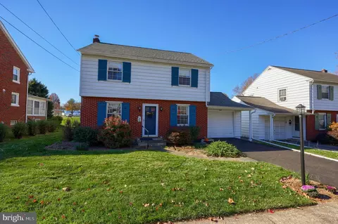448 S Walnut St, Lititz, PA 17543 photo 4