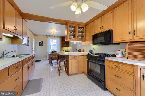 448 S Walnut St, Lititz, PA 17543 photo 11