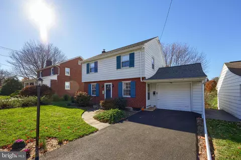 448 S Walnut St, Lititz, PA 17543 photo 2