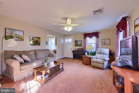 448 S Walnut St, Lititz, PA 17543 photo 7