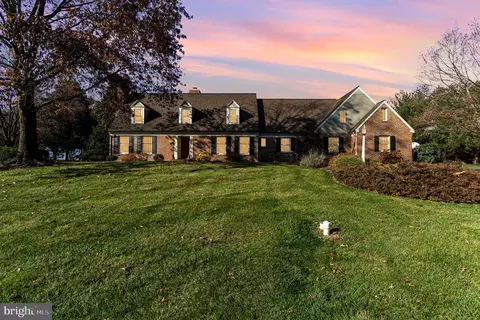 718 Buckwood Ln, Lititz, PA 17543